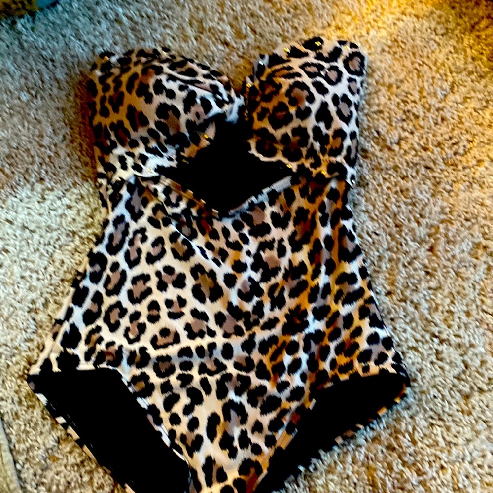 Chic Kate Spade one piece bathing suit- medium